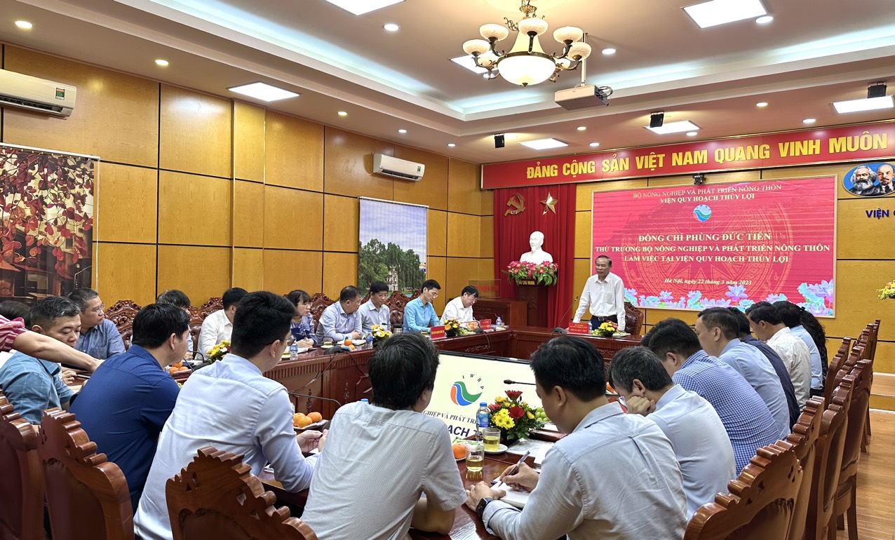 Deputy Minister of Agriculture and Rural Development, Mr. Phung Duc Tien paid a working visit to the IWRP